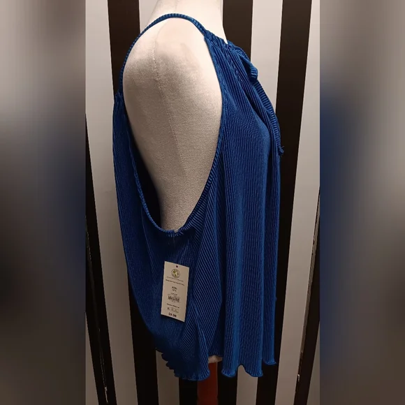 NWT blue ribbed halter top - Picture 2 of 9